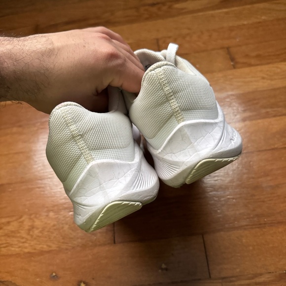 Women’s White Nike Zoom Shoes - Picture 6 of 10